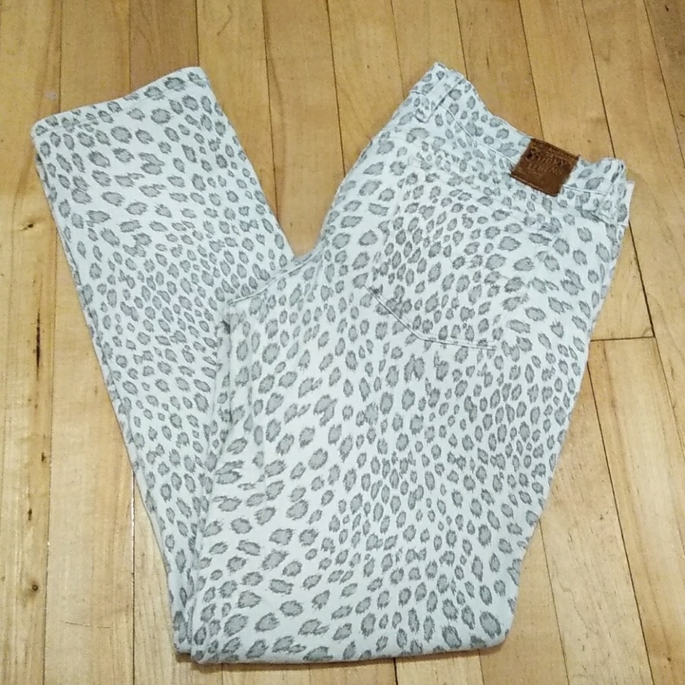 Lucky Legend leopard capri skinny jeans.